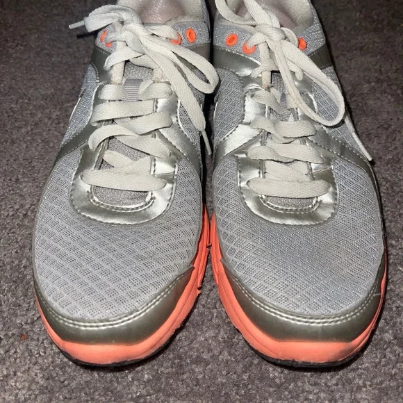 Ladies Nike Sneakers Size 8.5 - Picture 4 of 6